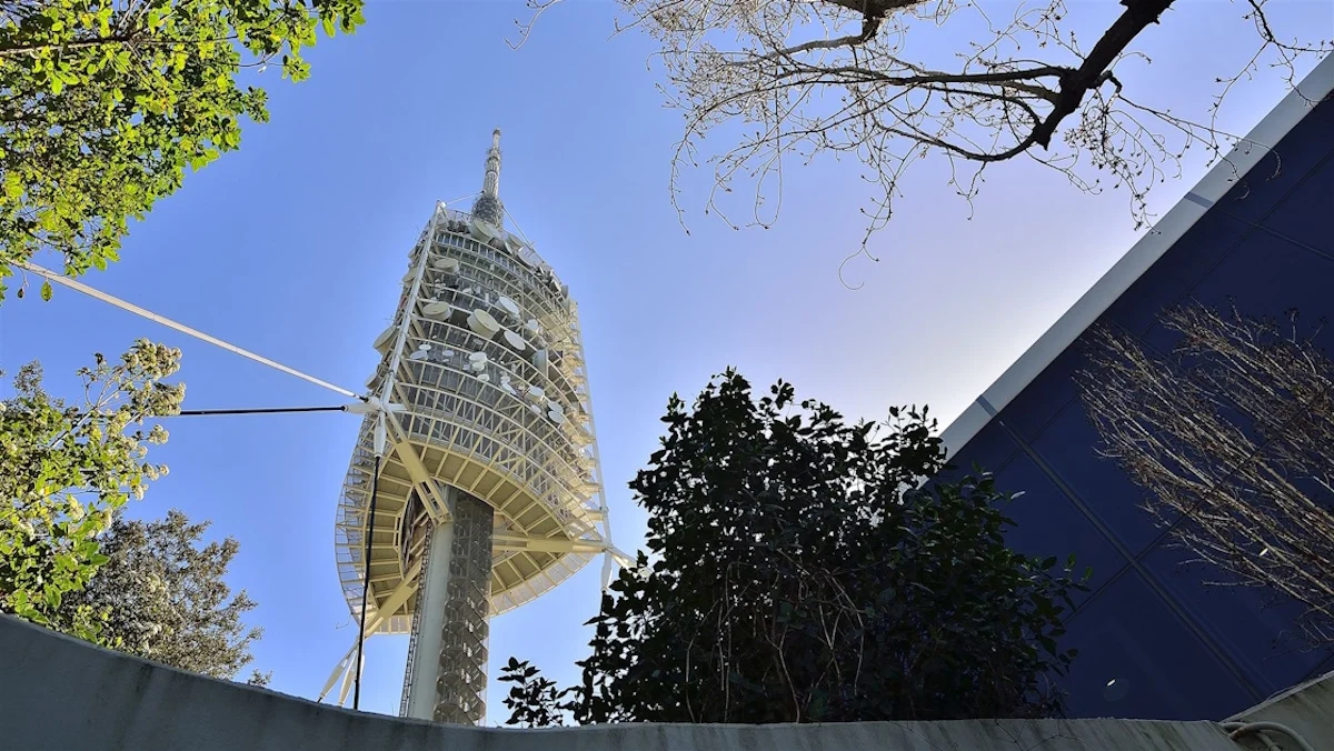 Cellnex reacciona con leves alzas a la subida de precio por parte de RBC