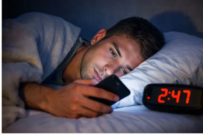 Juan Nattex (57), experto en descanso: "Esto que haces antes de dormir podría estar afectando más de lo que crees" 2 Merca2.es Esto que haces antes de dormir3 Merca2.es