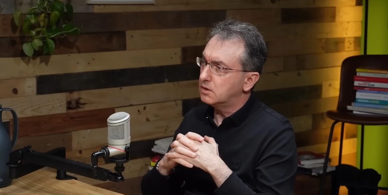 Jesús G. Maestro (58), docente y autor: “El suicidio es el fracaso de una sociedad; la eutanasia es el suicidio legitimado del siglo XXI” Jesús G. Maestro (58), docente y autor: “El suicidio es el fracaso de una sociedad; la eutanasia es el suicidio legitimado del siglo XXI”