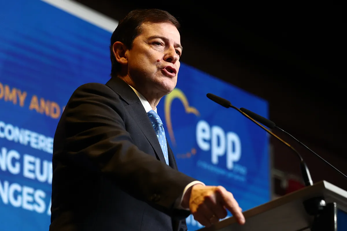 Los escándalos inmobiliarios que complican a Mañueco: de un presunto pelotazo a las VPO ‘del PP’ 