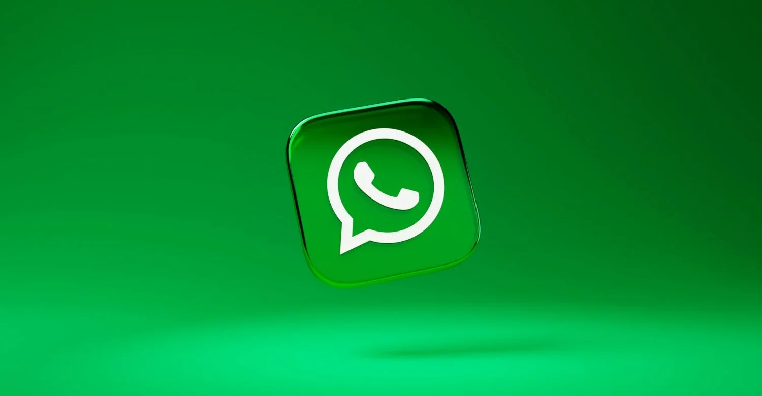 Cómo escuchar audios de WhatsApp sin que aparezca el doble check azul