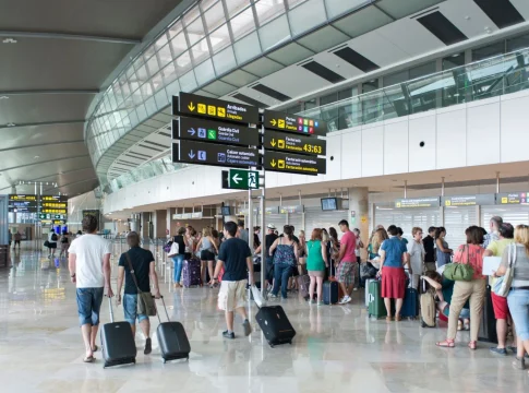 Vuelos baratos y hoteles 'low cost': 7 ciudades europeas para ir esta primavera. Vuelos baratos y hoteles 'low cost': 7 ciudades europeas para ir esta primavera.