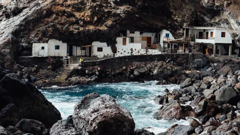 Esta Semana Santa no te quedes sin destino: 7 pueblos remotos que visitar 7 Merca2.es Semana Santa pueblos