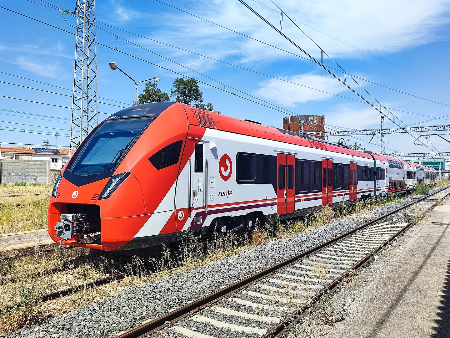 Deja de gastar pasta en gasolina y mira lo que ha preparado Renfe contra los vuelos low cost
