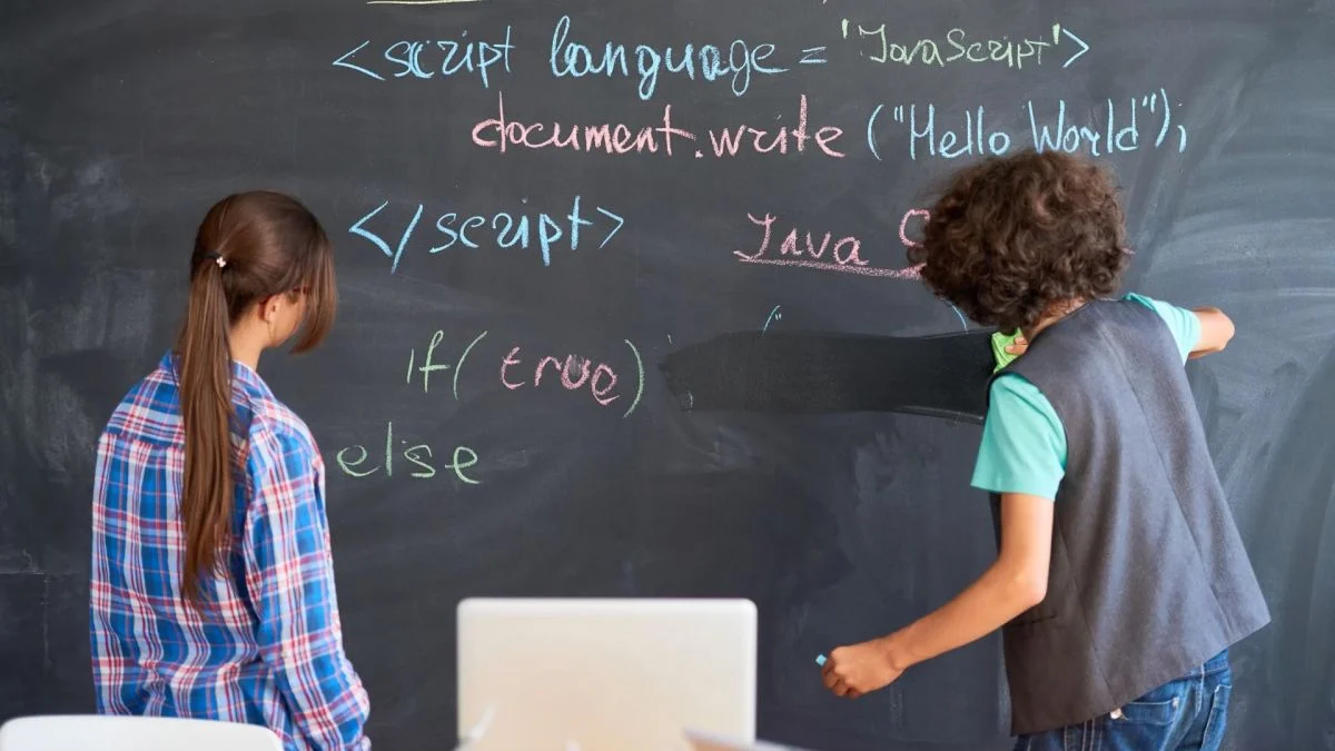 La era del «ChatGPT para profesores» consolida la IA como aliada del docente en España