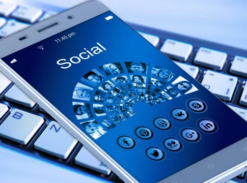 Cómo se usa la información pública en redes sociales para llevar a cabo ciberataques dirigidos (1) Cómo se usa la información pública en redes sociales para llevar a cabo ciberataques dirigidos