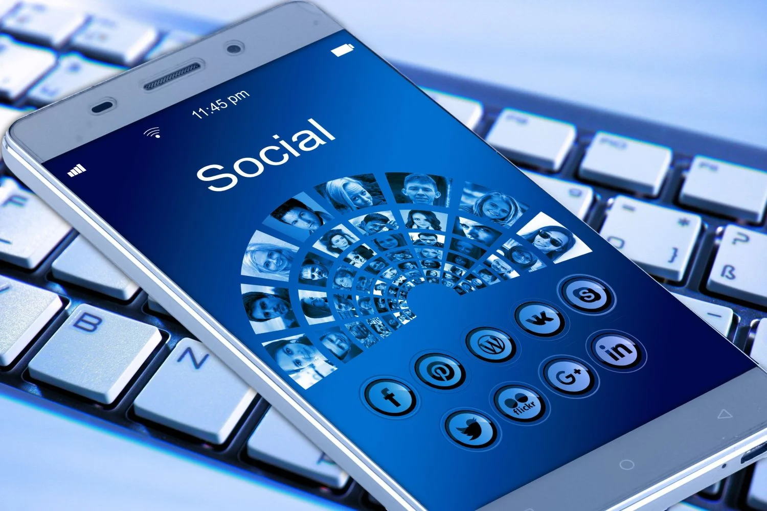 Cómo se usa la información pública en redes sociales para llevar a cabo ciberataques dirigidos (1) Cómo se usa la información pública en redes sociales para llevar a cabo ciberataques dirigidos