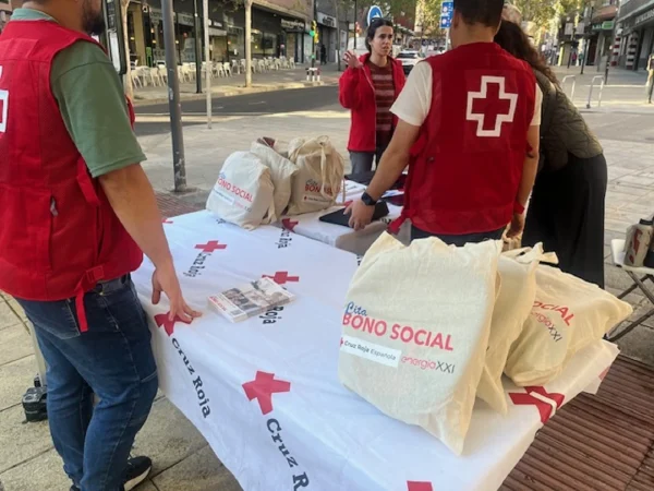 Endesa lanza con Cruz Roja Española la tercera campaña “cita bono social” para asesorar y acompañar a personas en situación vulnerable en la obtención del bono social 1 Merca2.es Cruz roja cita bono social Merca2.es