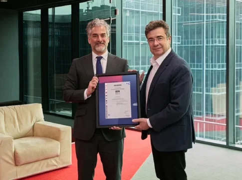 David de Pastors, director general de Evaluación de la Conformidad de AENOR, y José Miguel García, CEO de Vodafone España