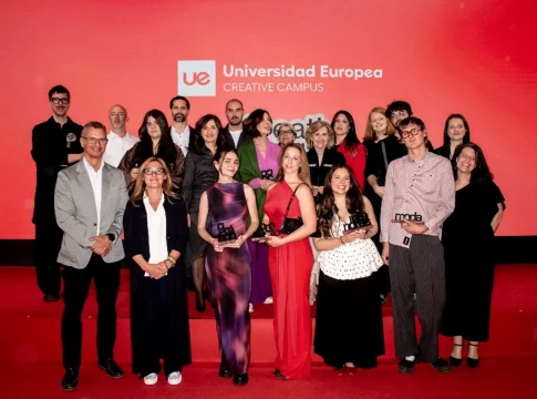 La Universidad Europea entrega el premio honorífico a Sybilla en la segunda edición de los Creative Campus Awards La Universidad Europea entrega el premio honorífico a Sybilla en la segunda edición de los Creative Campus Awards