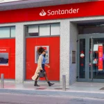 Banco Santander descarta grandes operaciones en el medio plazo 1 Merca2 Oficina Banco Santander