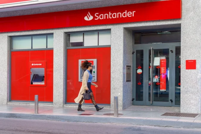 Estados Unidos se convierte en la gran ventaja de Banco Santander: Renta 4 revisa al alza su valoración 3 Merca2 Oficina Banco Santander