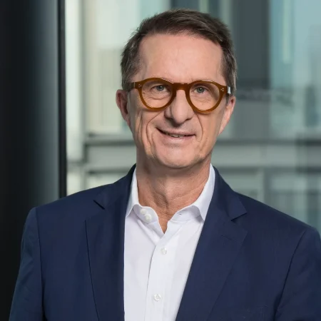 DEGIRO: las acciones se mantienen como el componente más importante de las carteras pese a Irán 2 Merca2.es Oliver Behrens, CEO de flatexDEGIRO Imagen: DEGIRO