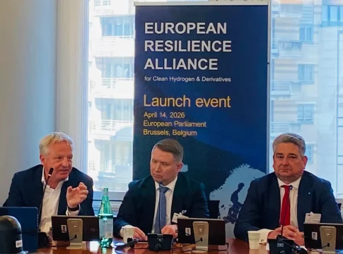 Los líderes industriales europeos unen sus fuerzas para acelerar el despliegue del hidrógeno limpio que impulse la competitividad industrial y la independencia energética en Europa Los líderes industriales europeos unen sus fuerzas para acelerar el despliegue del hidrógeno limpio que impulse la competitividad industrial y la independencia energética en Europa