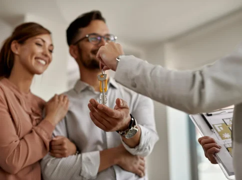 ¿Es el fin de la propiedad? El drástico cambio en el mercado inmobiliario madrileño que obliga a los mayores de 40 a alquilar ¿Es el fin de la propiedad? El drástico cambio en el mercado inmobiliario madrileño que obliga a los mayores de 40 a alquilar