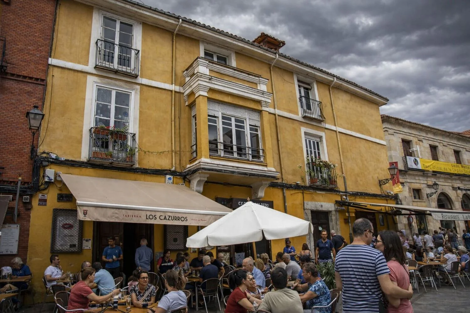 El paraíso de las tapas gratis en España: el barrio donde te sirven la comida con cada caña