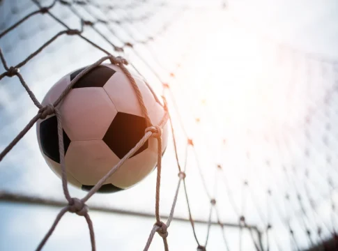 Alerta roja en el fútbol europeo hoy: El informe que desnuda la crisis total de Italia con cifras de ruina real Alerta roja en el fútbol europeo hoy: El informe que desnuda la crisis total de Italia con cifras de ruina real