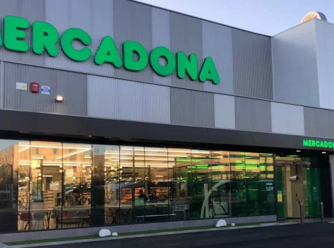 La nueva pizza de Mercadona de 3,40 euros que fabrica esta marca famosa y te soluciona la cena en 10 minutos La nueva pizza de Mercadona de 3,40 euros que fabrica esta marca famosa y te soluciona la cena en 10 minutos