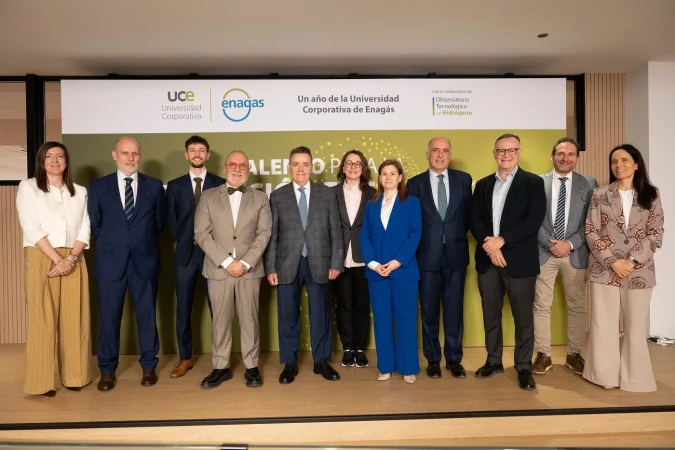 La Universidad Corporativa de Enagás se consolida como referente formativo en el sector energético en su primer año 2 Merca2 oto de familia de participantes en el acto Merca2