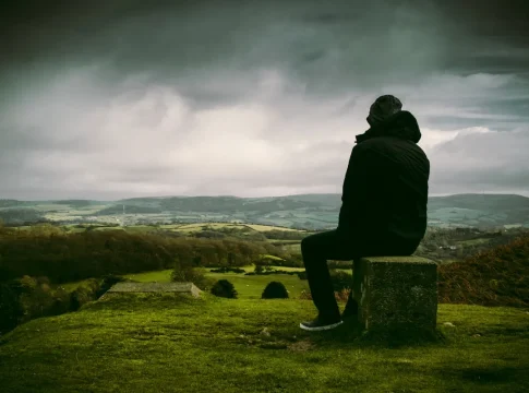 pexels-fotios-photos-792068 Soledad y ser solitario