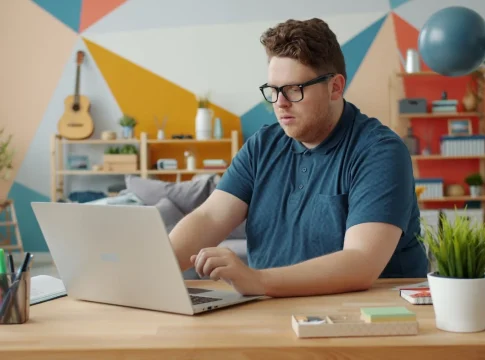 pexels-silverkblack-36764780 Diseñar tu oficina en casa