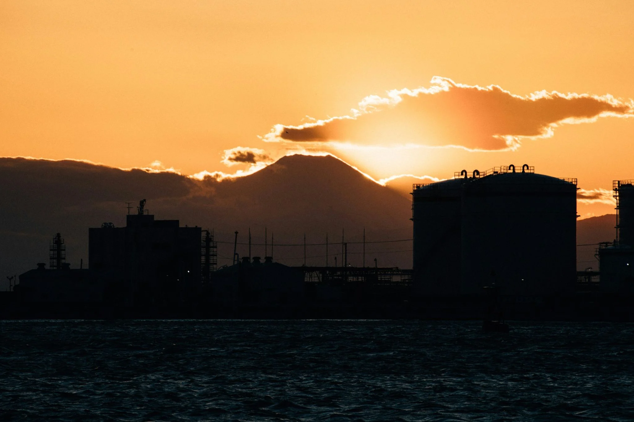 Rystad Energy recorta la previsión de producción de crudo ruso: 8,95 millones de bpd en 2026 1 Merca2 precio petróleo 2026