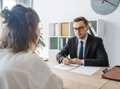 España rompe todos los récords de empleo este marzo: 211.510 nuevos afiliados y la cifra histórica de 22 millones España rompe todos los récords de empleo este marzo: 211.510 nuevos afiliados y la cifra histórica de 22 millones