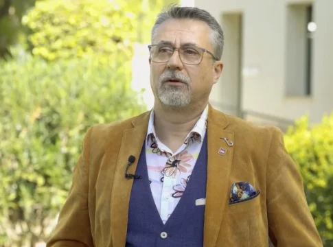 Alfredo Corell, catedrático de inmunología, sobre el hantavirus: “mata al 33% de los infectados, pero se transmite muy mal” Alfredo Corell, catedrático de inmunología, sobre el hantavirus: “mata al 33% de los infectados, pero se transmite muy mal”