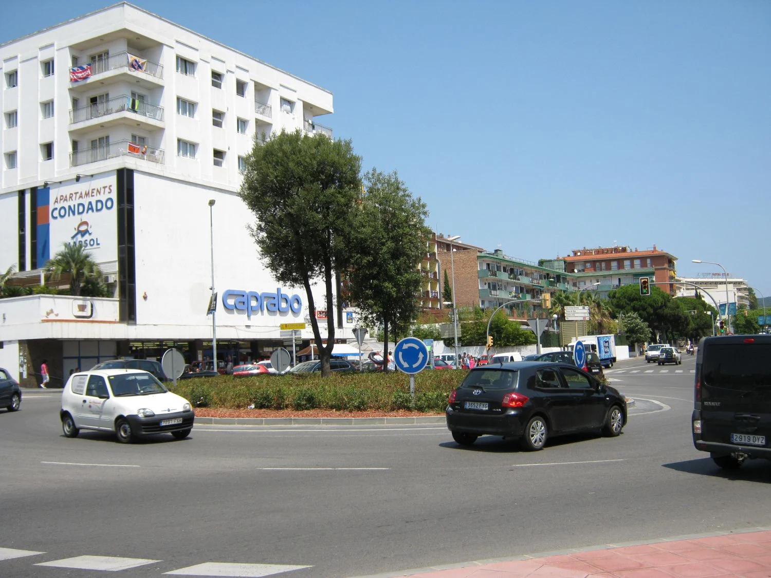 Caprabo invierte 5 millones en Badalona y crea 60 nuevos empleos
