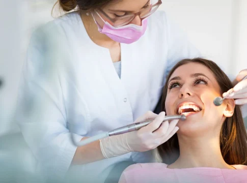 A tiro de piedra de un engaño: por qué la última ayuda del Gobierno para ir al dentista apenas te cubrirá nada si eres adulto A tiro de piedra de un engaño: por qué la última ayuda del Gobierno para ir al dentista apenas te cubrirá nada si eres adulto