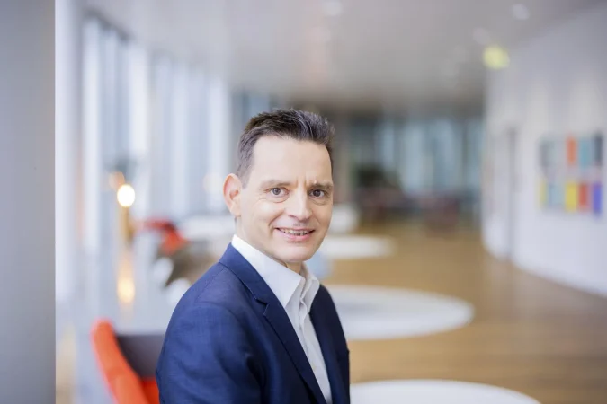 E.ON firma un trimestre sólido, pero el mercado sigue dudando de la compra de OVO 2 Merca2 Leonhard Birnbaum, CEO E.ON. Fuente: E.ON