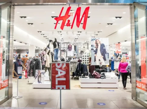 Solo para miembros: H&M oculta en su aplicación un descuento del 55% en su vestido largo de satén más elegante Solo para miembros: H&M oculta en su aplicación un descuento del 55% en su vestido largo de satén más elegante
