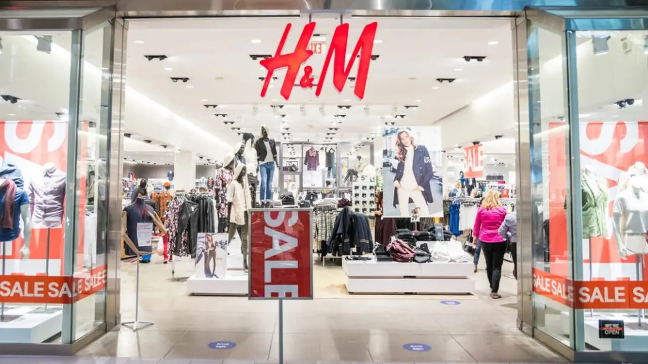 Solo para miembros: H&M oculta en su aplicación un descuento del 55% en su vestido largo de satén más elegante Solo para miembros: H&M oculta en su aplicación un descuento del 55% en su vestido largo de satén más elegante