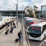 Renfe paga al menos 5 millones de euros en los últimos 15 días por los problemas de Adif 8 Merca2 Imagen articulo Renfe. Diseñada con IA