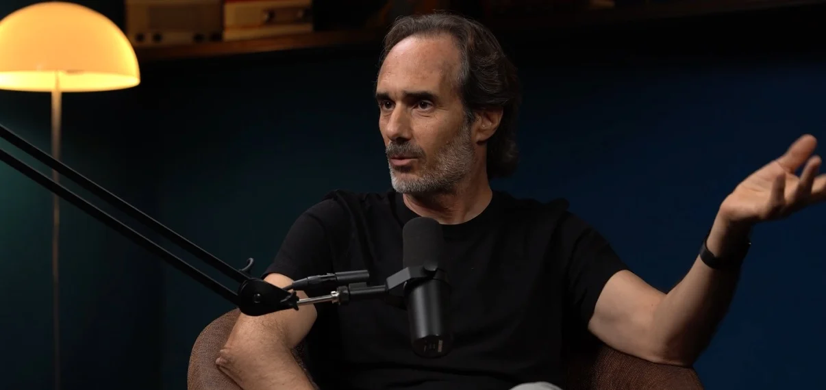 Javier Argüello (52), escritor: “Si tiene sentido, es ficción; la realidad no lo tiene”