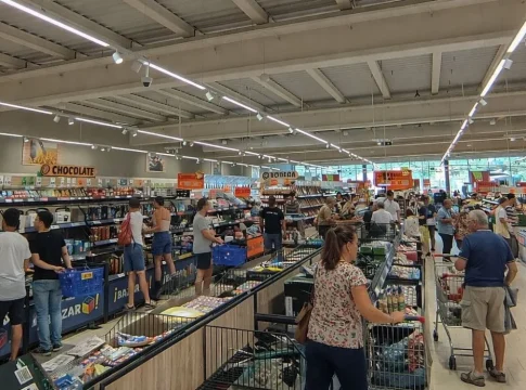 Parece un bolso de Loewe pero cuesta solo 7,99 €: la joya de Lidl que deja en ridículo a los bolsos de diseño Parece un bolso de Loewe pero cuesta solo 7,99 €: la joya de Lidl que deja en ridículo a los bolsos de diseño