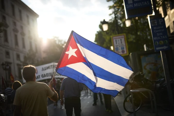 Air Europa se queda sola: el último puente aéreo de España que resiste a la crisis en Cuba 1 Merca2 Manifestación contra el embargo a Cuba en Madrid. Fuente: Agencias