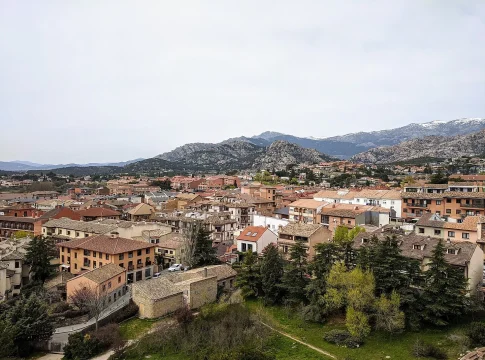 Combina senderismo suave y un castillo de leyenda en este planazo a pocos kilómetros de Madrid Combina senderismo suave y un castillo de leyenda en este planazo a pocos kilómetros de Madrid