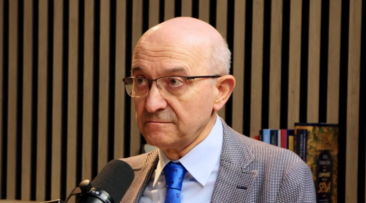 Miguel Ángel Martínez-González (68), epidemiólogo: “Las redes sociales buscan polarizar a la población porque la furia tiene un mayor carácter adictivo”