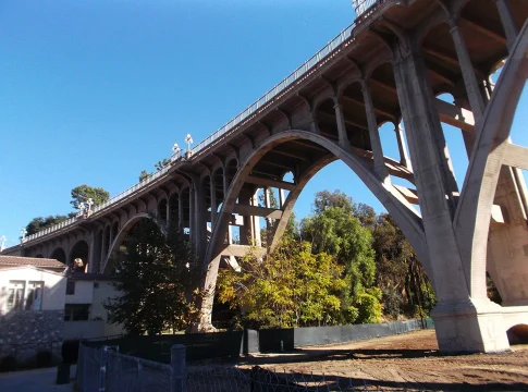 OHLA se dispara en Bolsa gracias a la mejora de los márgenes de construcción Imagen: OHLA La Loma Avenue Bridge. California OHLA se dispara en Bolsa gracias a la mejora de los márgenes de construcción