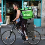 Uber Eats hace un Shakira con sus riders y acepta pagar los 110 millones de deuda en Hacienda 8 Merca2 Rider de Uber Eats. Fuente: Agencias