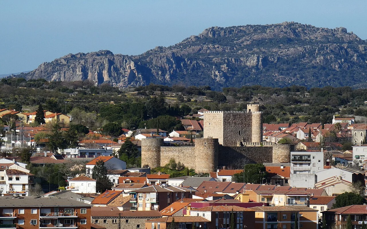 El rincón vinícola de Madrid que planta cara a La Rioja con sus bodegas centenarias y un impresionante castillo sacado de un cuento