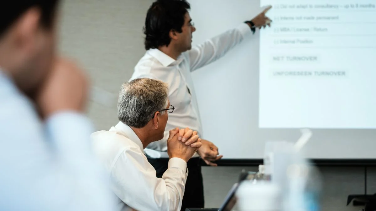 La IA no se está implementando estratégicamente en las empresas, según el informe ‘Skill Change Index’ de McKinsey