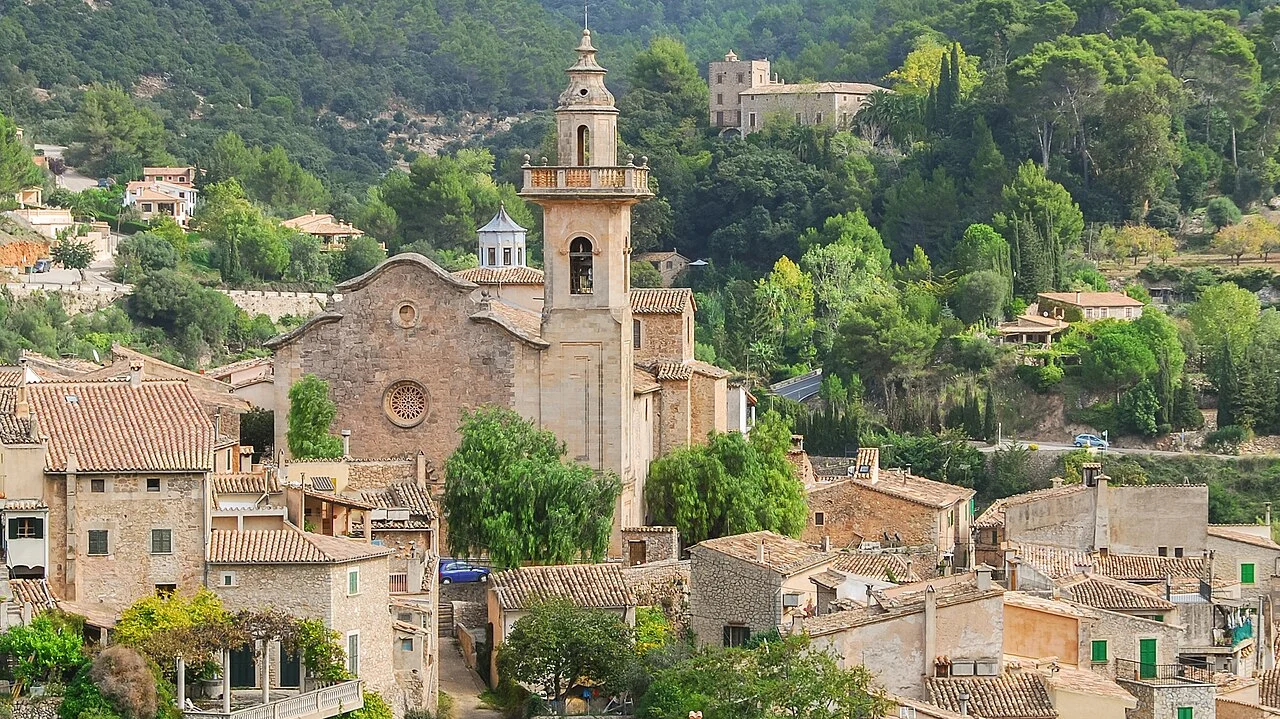 Ni masificaciones ni calor extremo: el pueblo de montaña en Mallorca que tienes que pisar antes de junio Ni masificaciones ni calor extremo: el pueblo de montaña en Mallorca que tienes que pisar antes de junio