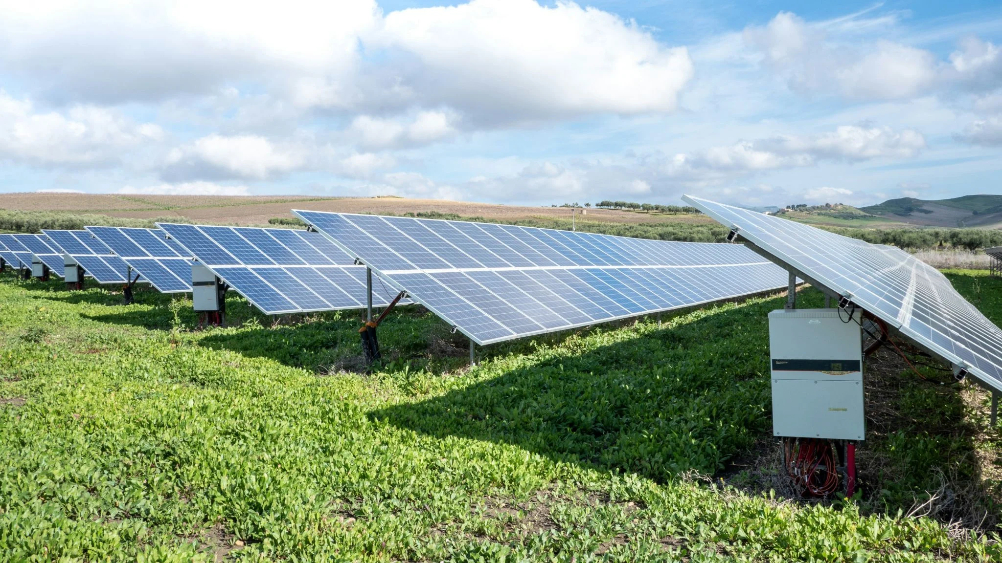 Por primera vez, la eólica y la solar superan al gas en generación eléctrica mundial en abril 1 Merca2 generación renovable récord