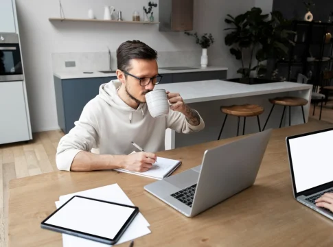 trabajo remoto freepik