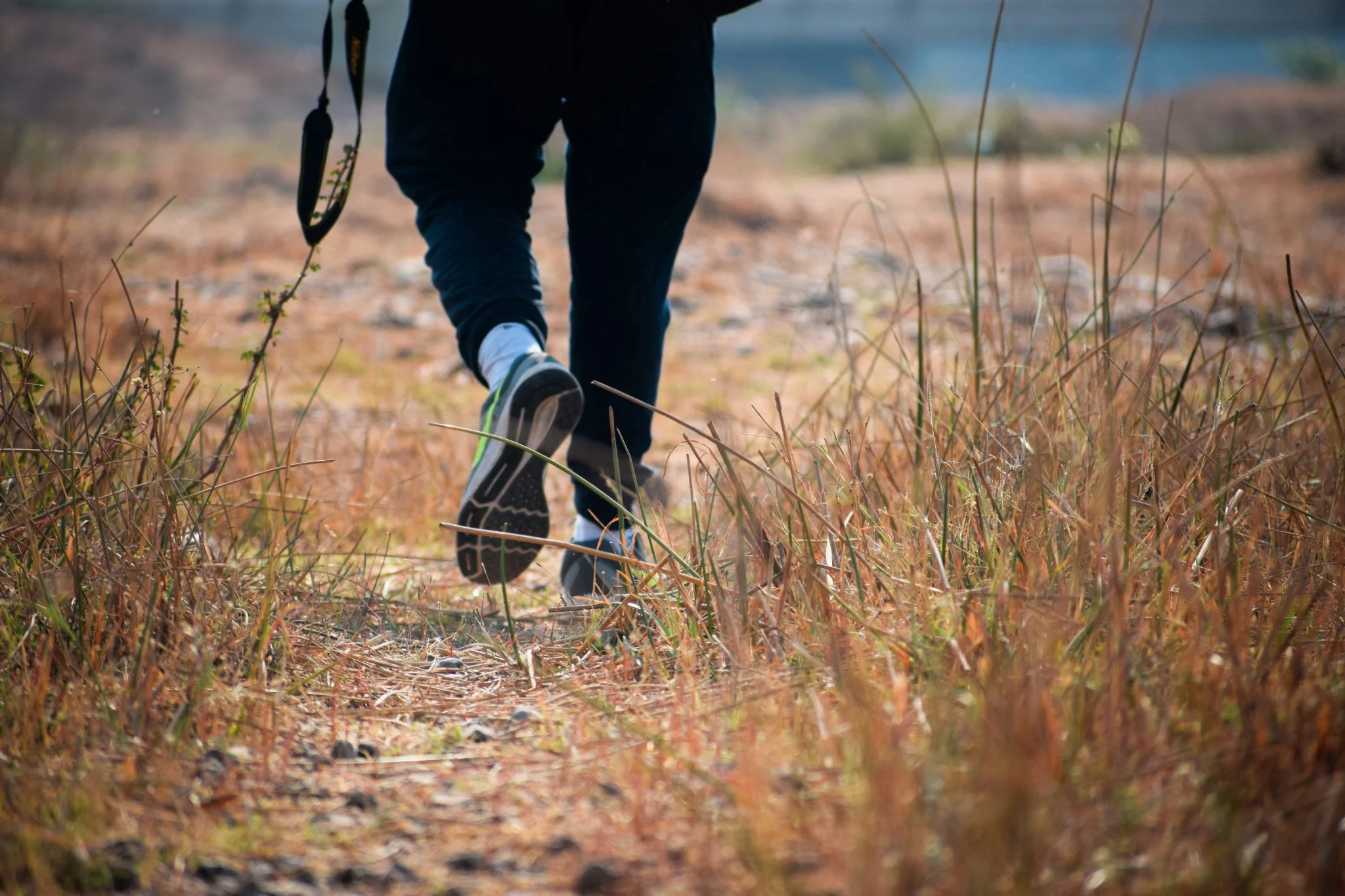 Caminar 20.000 pasos al día: cuatro lecciones para potenciar tu energía y recuperación activa 1 Merca2 caminar beneficios