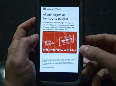 Abono de transporte digital. Fuente Agencias Abono de transporte digital. Fuente Agencias
