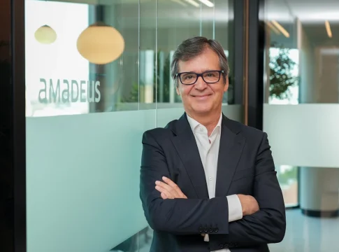 J.P. Morgan mantiene su apuesta por Amadeus pese al deterioro del tráfico aéreo y recorta el precio objetivo a 61 euros. Imagen: AmadeusCEO Luis Maroto J.P. Morgan mantiene su apuesta por Amadeus pese al deterioro del tráfico aéreo y recorta el precio objetivo a 61 euros