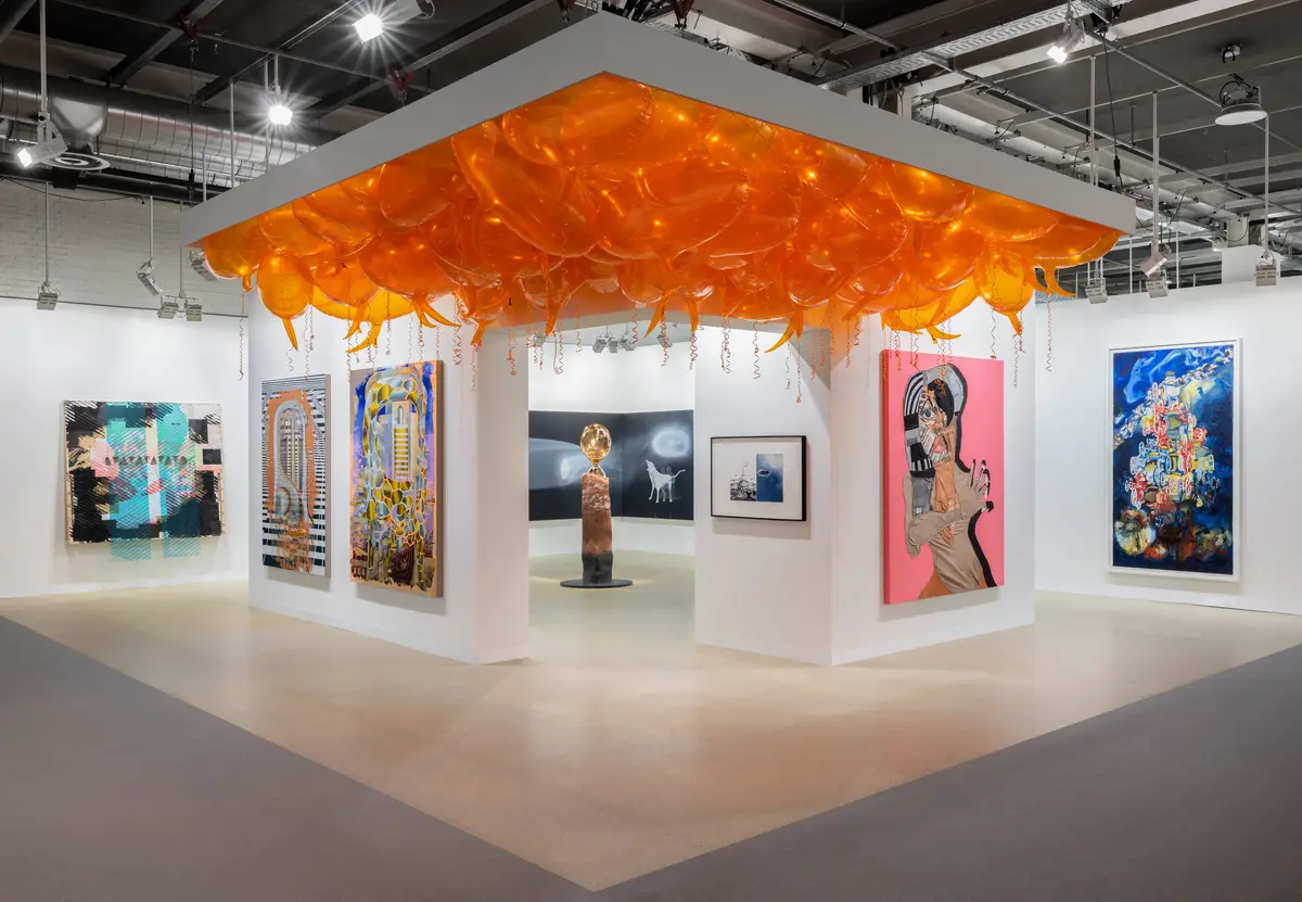 Art Basel 2026 bate récords de ventas en su primer día VIP: el arte contemporáneo acelera como inversión